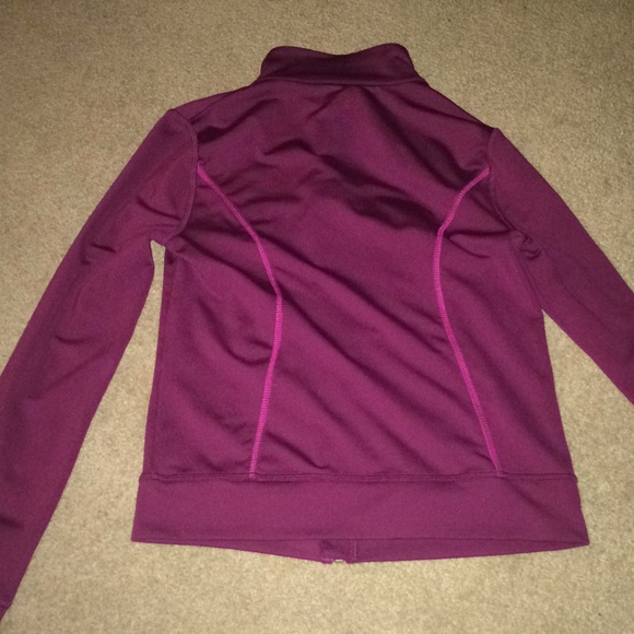 Magenta athletic sweater with finger holes - Picture 2 of 4